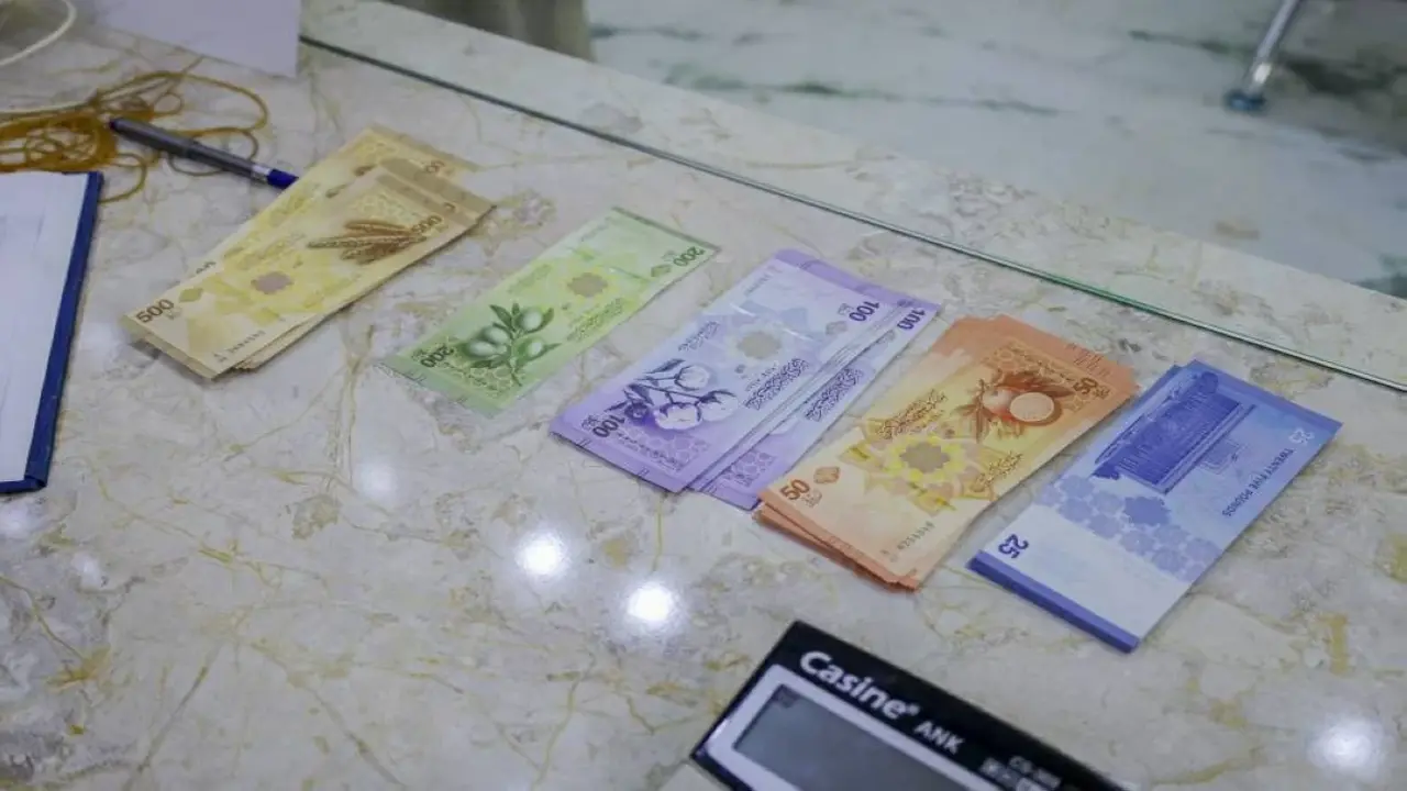 سعر الدولار في سوريا يتجاوز الليرة في تقرير CNN الاقتصادية